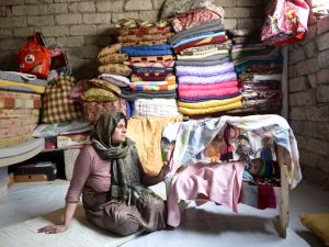  القافلة التي مساعدات إنسانية عبرت من حلب الواقعة في قبضة نظام الاسد والمليشيات الشيعية إلى شمال غرب سوريا