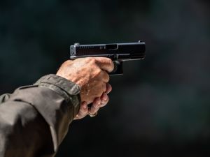  العصابات والبلطجية يستغلون انعدام الامن في البلاد لفرض سيطرتهم وسلطتهم