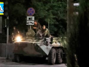 قوات روسية في مدينة روستوف (أ ف ب)