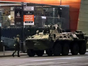 انتشار قوات روسية في الشوارع لصد تمرد قائد مجموعة فاغنر (أ ف ب)