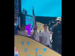  وصول فريق الألعاب الإلكترونية الإسرائيلي المكون من 3 لاعبين للسعودية، قادما من تل ابيب للمشاركة في البطولة التي تستمر أسبوعين.