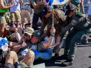 اصابات في قمع الشرطة الاسرائيلية للمحتجين