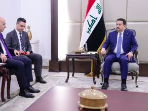 السوداني مستقبلا السفير التركي