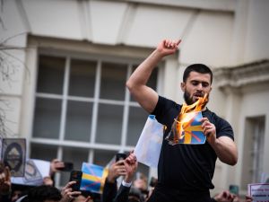 الرد بحرق علم السويد