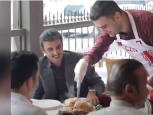 بوراك مستضيف امير قطر في مطعمه