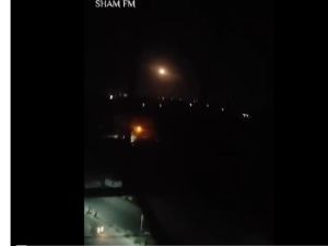 غارات اسرائيلية على دمشق والدفاعات تتصدى