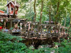 مطعم شلال معشوقية سبانجا