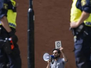 غضب في اسرائيل بعد موافقة السويد على حرق التوراة