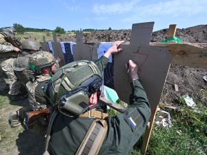 روسيا تكتشف "آثار متفجرات" في سفينة شحن وتوجه ضربات "موجعة" لموانئ اوكرانية