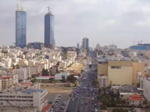 رجل يُقطّع ابنه بالمنشار في الاردن