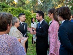 الأميرة عالية برفقة الأمير الحسين وزوجته الأميرة رجوة والأمير هاشم