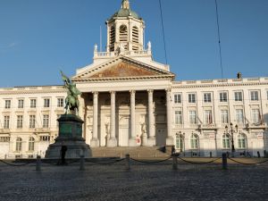 Brussels Court