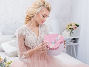 أفكار هدايا لطيفة وثمينة للعروس