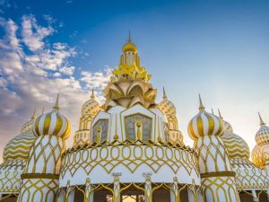 Become a street food master, no licence needed: Global Village opens registration for the kiosks and food carts category 