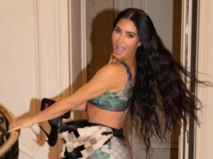 Kardashian spots a ghost (Instagram )