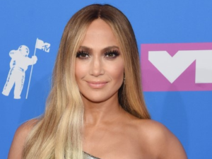 Jennifer Lopez looks younger than ever