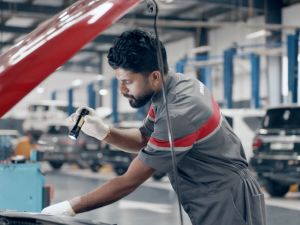 Nissan elevates engine performance and protection with five unique features of Nissan Genuine® Motor Oils