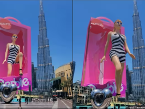 باربي في شوارع دبي 