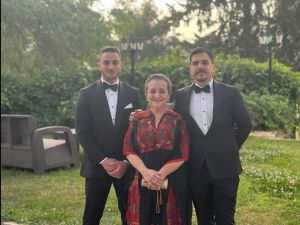 الأميرة عالية مع نجليها طلال وعبدالحميد (المصدر: إنستغرام الأميرة عالية)