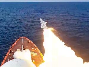 هجوم اوكراني بزورقين مسيّرين يستهدف سفينة روسية في البحر الأسود