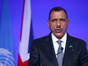 رئيس النيجر محمد بازوم 