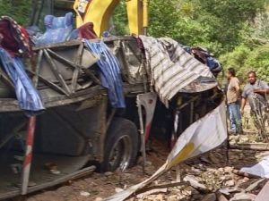 27 قتيلا اثر سقوط حافلة ركاب في واد بالمكسيك