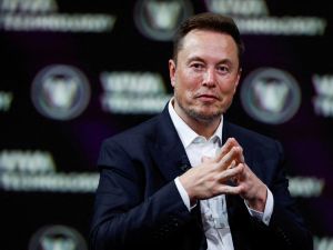 Elon Musk world's wealthiest individual incurs a USD 20.3 B Loss