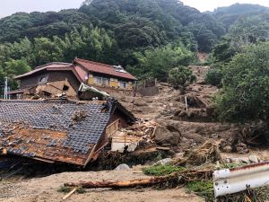 فيضانات وانهيارات في مناطق جنوب غرب اليابان (أ ف ب)