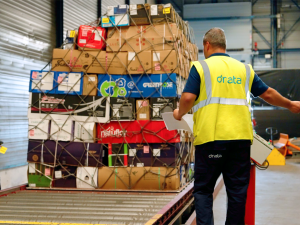 دناتا تتعامل مع 42 ألف طن من الزهور سنوياً عبر مرافقها الحديثة للشحن في مطار أمستردام