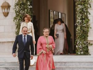 الأميرة عالية برفقة شقيقها علي وزوجته في حفل زفاف الأمير الحسين