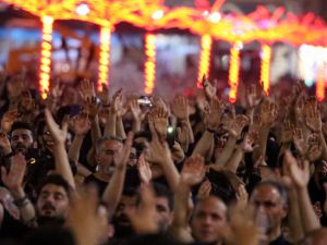 شيعة يحيون ذكرى عاشوراء 