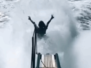 انتشار تحدي القفز من القوارب عبر تطبيق "تيك توك"