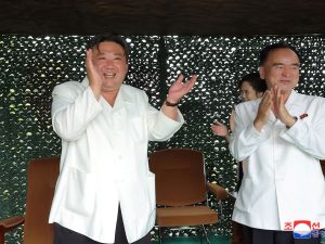 كيم جونغ أون يقود شخّصيًا عملية إطلاق صاروخ باليستي عابر للقارات 