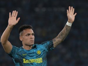 Inter Milan's Argentinian forward #10 Lautaro Martinez warms up ahead of the UEFA Champions League final football match between Inter Milan and Manchester City at the Ataturk Olympic Stadium in Istanbul, on June 10, 2023. (Photo by OZAN KOSE / AFP)