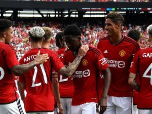مانشستر يونايتد يتحدى دورتموند (Photo by Leonardo Munoz / AFP)