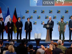  القراصنة الإلكترونيين من مجموعة "فروم روشا ويذ لوف" (من روسيا مع الحب)  مسؤولة عن اختراق وثائق سرية