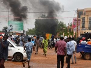 عسكريون من الحرس الرئاسي ينفذون انقلابًا في النيجر