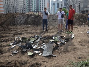 شظايا صاروخ أُسقط خلال غارة ليلية في أوديسا 