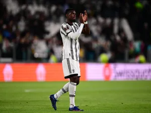 Juventus' French midfielder Paul Pogba acknowledges the public at the end of the UEFA Europa League semi-final first leg football match between Juventus and Sevilla on May 11, 2023 at the Juventus stadium in Turin. (Photo by Marco BERTORELLO / AFP)