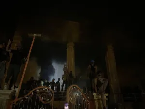 إحراق مبنى السفارة السويدية في بغداد