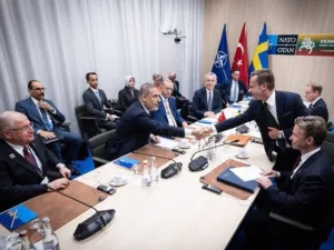 وزير الخارجية التركي ورئيس الوزراء السويدي في بروكسل