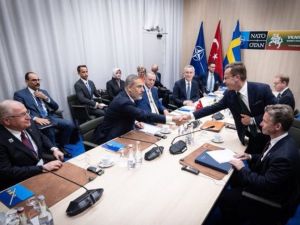 وزير الخارجية التركي ورئيس الوزراء السويدي في بروكسل