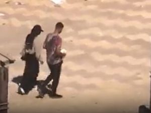 فعل فاضح بين شاب وفتاة في الشارع العام بمصر
