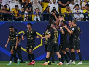 التعاون يصعق النصر على أرضه (Photo by Fayez NURELDINE / AFP)