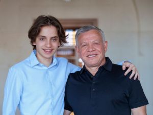 الملك عبدالله برفقة الأمير هاشم 