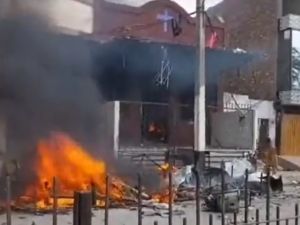 إحراق كنائس في باكستان بعد اتهام مسيحيين بتدنيس المصحف