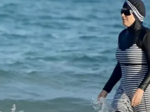 البوركيني يثير الجدل في شاطئ إيطالي مخصص للنساء