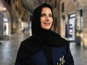 خلطات طبيعية لبشرة مشرقة قبل يوم المرأة الإمارتية
