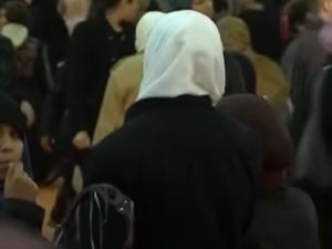 حظر العباءة الإسلامية في مدارس فرنسا 
