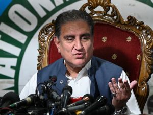 باكستان تعتقل الرجل الثاني في حزب رئيس الوزراء السابق عمران خان